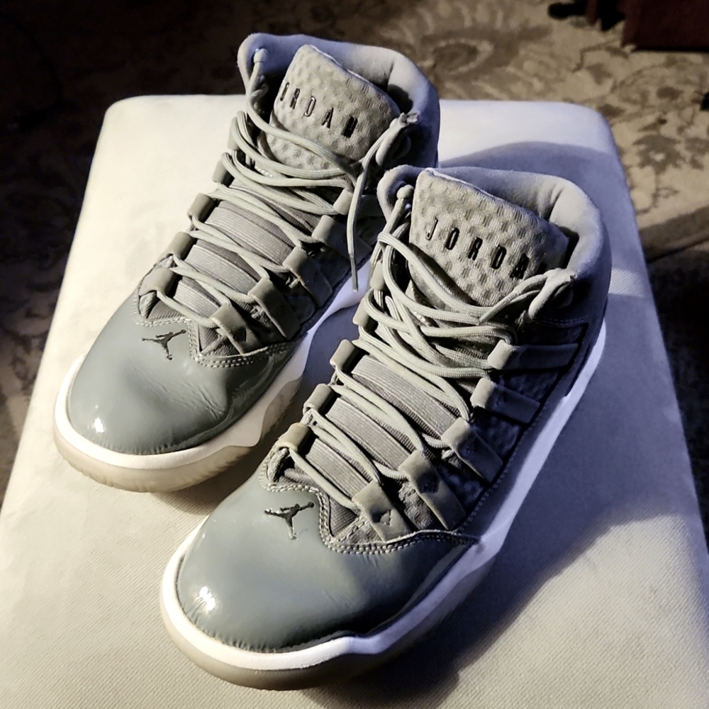 Jordan Max Aura cool grey